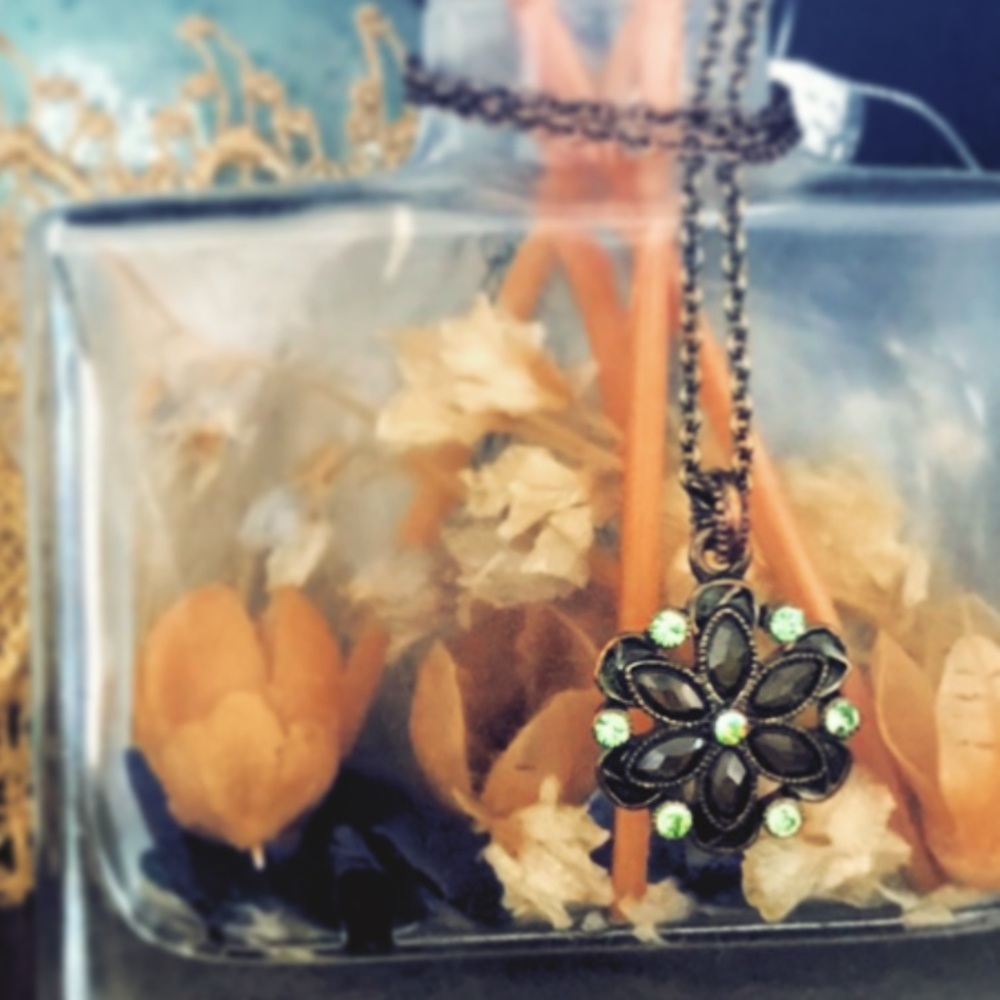 NWOT Green black flower 1928 necklace + BONUS